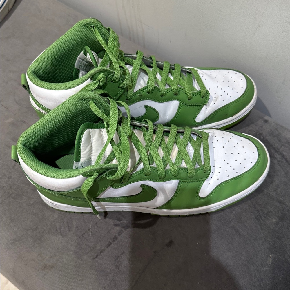 Nike Dunks (barely worn) Green and White Sneakers